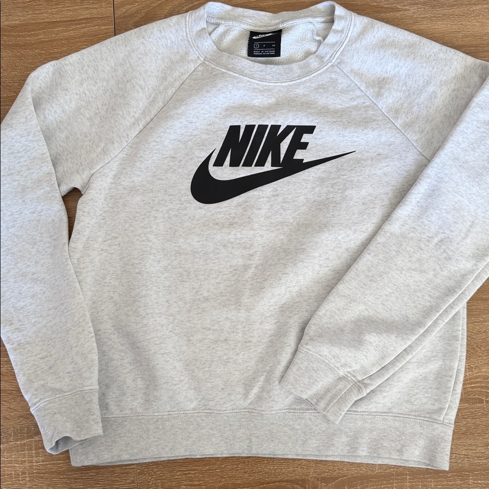 Nike Women's Light Heather Gray Crewneck Pullover Sweatshirt